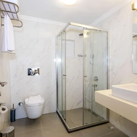 Moonshine & 3* בודרום