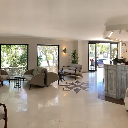 Moonshine & Hotel 3*