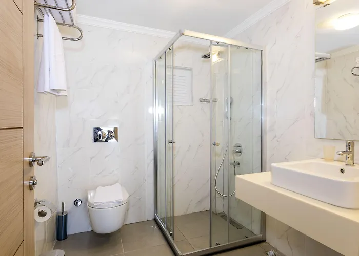 Moonshine & 3* Αλικαρνασσός