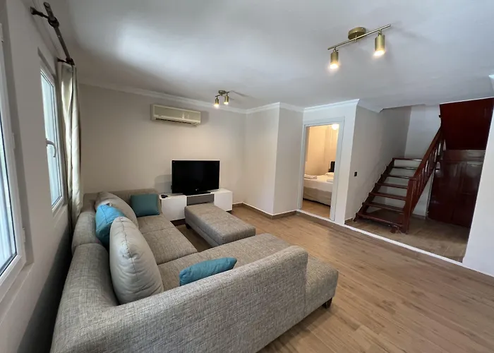 Moonshine & Ξενοδοχείο